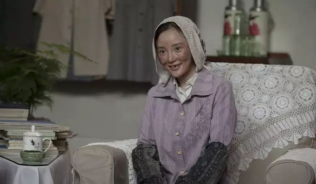 资料图:电影《私人定制》里李小璐扮演的“乡下亲戚”