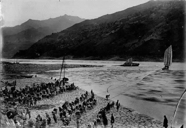 资料图:四川纤夫