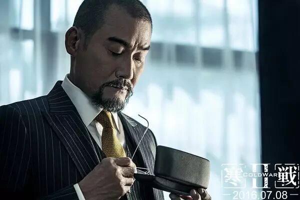 鹰派人物行动副处长李文彬(梁家辉饰)