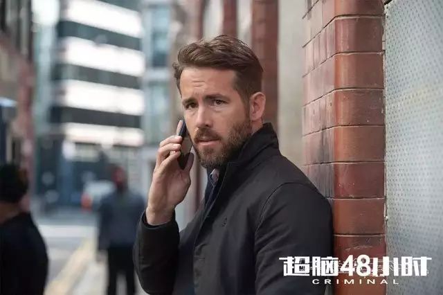 电影《超脑48小时》讲述了一个记忆移植的故事