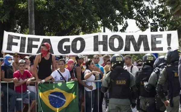 资料图:巴西“FIFA go home”运动