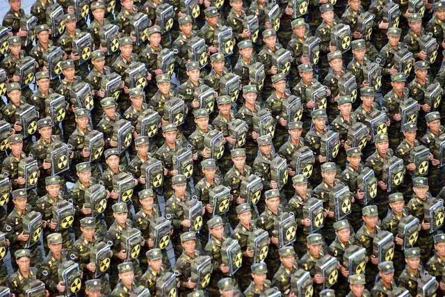 2013年7月朝鲜阅兵式上出现的核背包