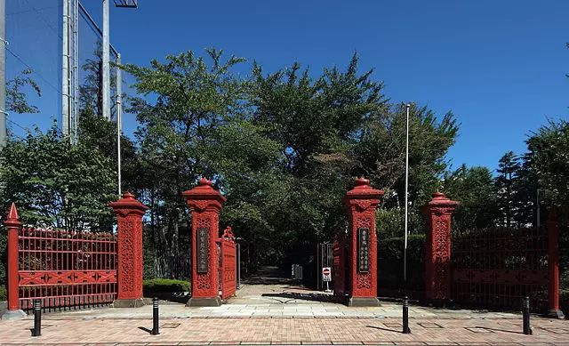 华族学校的正门,现在是学习院女子大学正门。