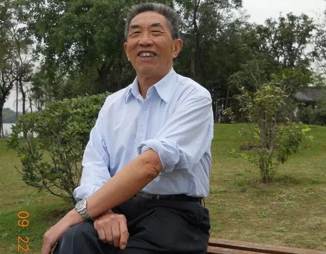 写作《蹉跎坡旧事》期间的沈博爱先生