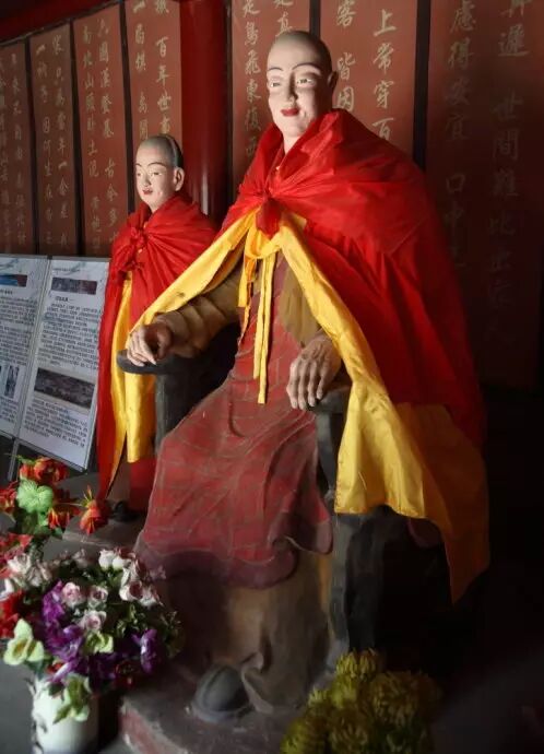 后人造的魔王和尚塑像(作者供图)