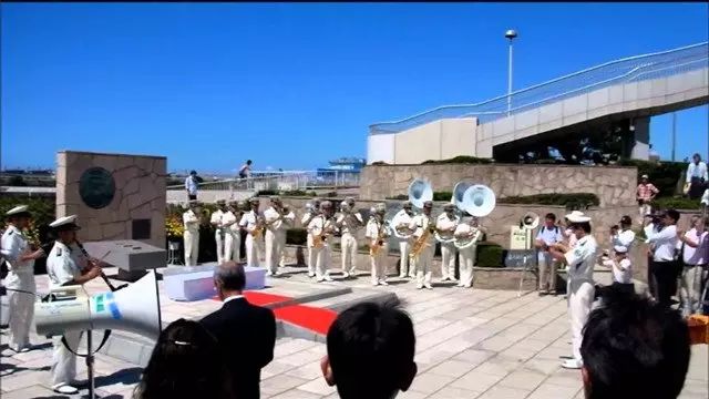 聂耳纪念广场上响起《义勇军进行曲》