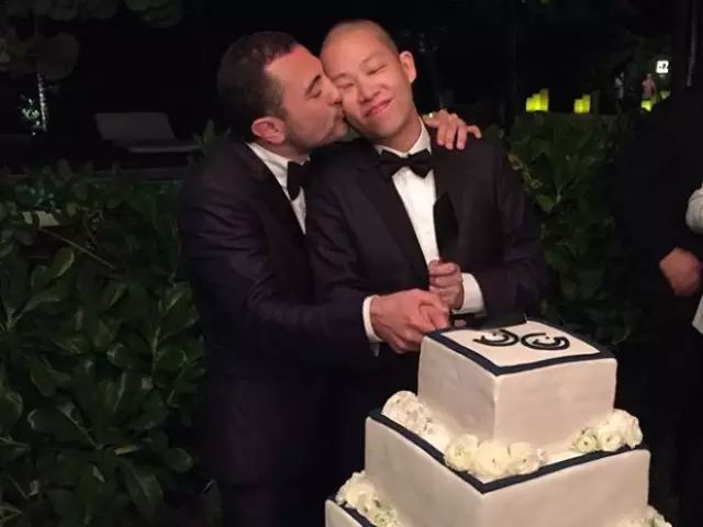 华裔设计师吴季刚与古斯塔沃(Gustavo Rangel)举行婚礼