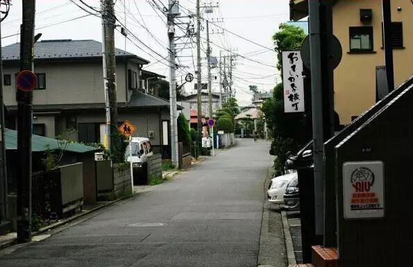日本街道没有垃圾桶却很干净