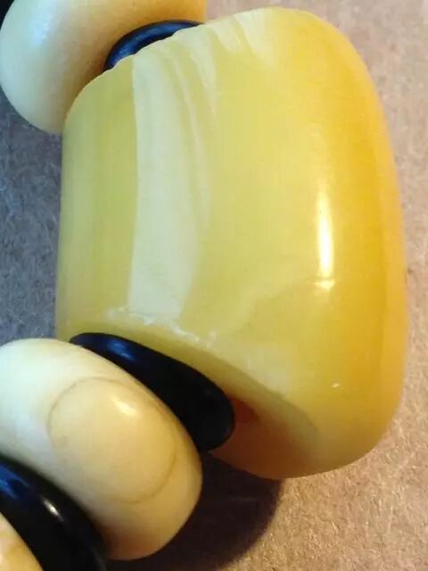 磨损严重的老蜜蜡