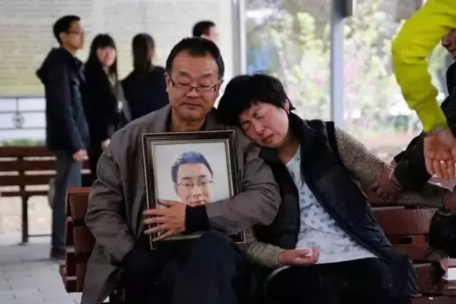 罹患癌症的大学生魏则西不治去世