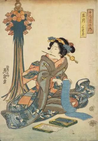图9,渓斎英泉『十二月の内·五月·くす玉』表现了江户时代在主屋中垂挂菖蒲编织的花球的习俗(左)