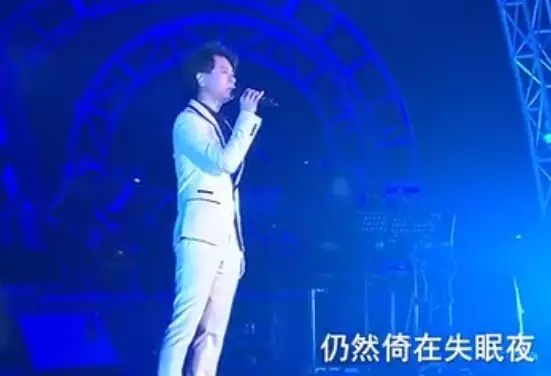 李克勤《月半小夜曲 》吉他谱及视频欣赏