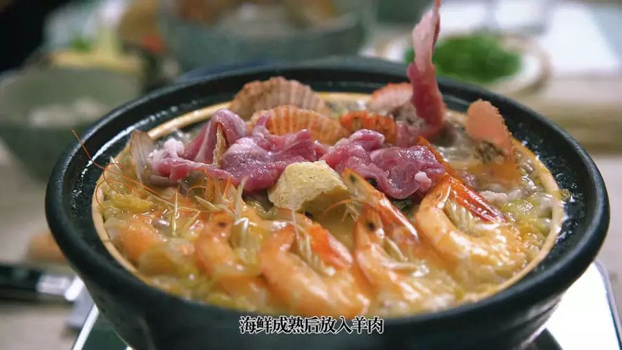 造一碗关东皆暖丨 酸菜羊肉海鲜锅