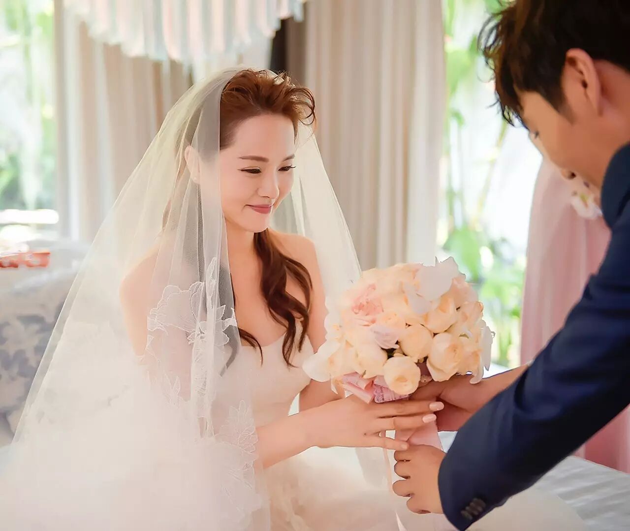 伊能静在婚礼上竟将捧花抛给了这个人……
