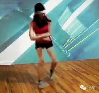 女汉子的跺脚舞,踢出了李小龙的范儿