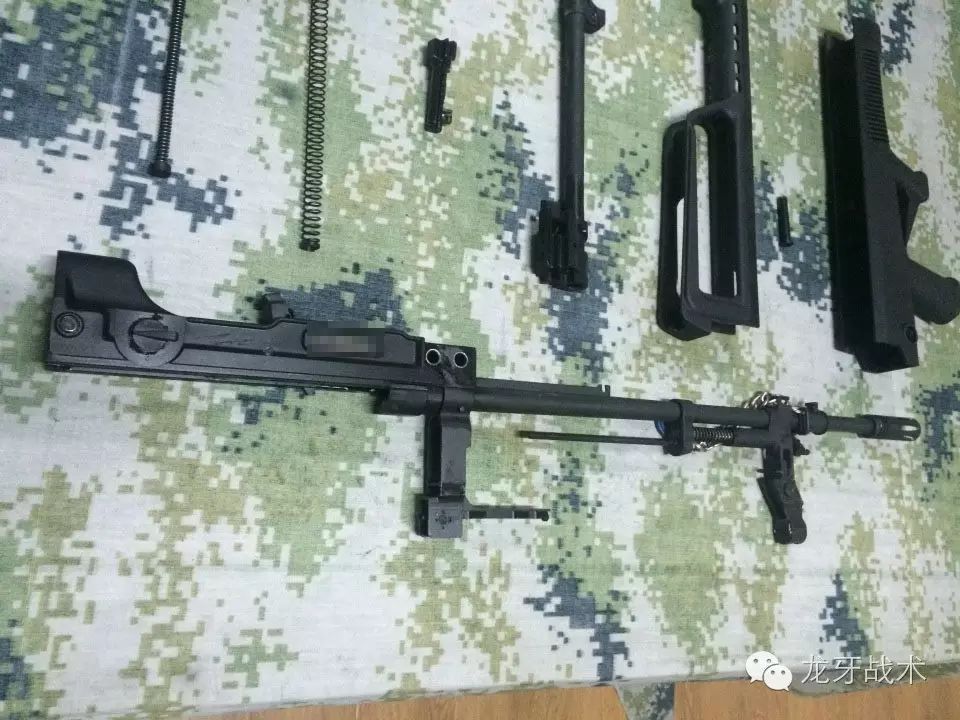 奥地利aug突击步枪和中国95式深度拆解大比较