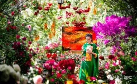【苏荷酒吧分享】57岁杨丽萍与60岁刘晓庆,一个似神仙一...