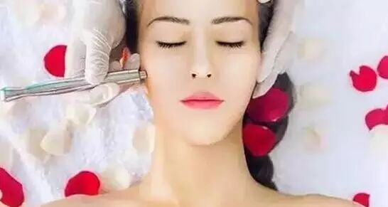 美容师越色，业绩越好！