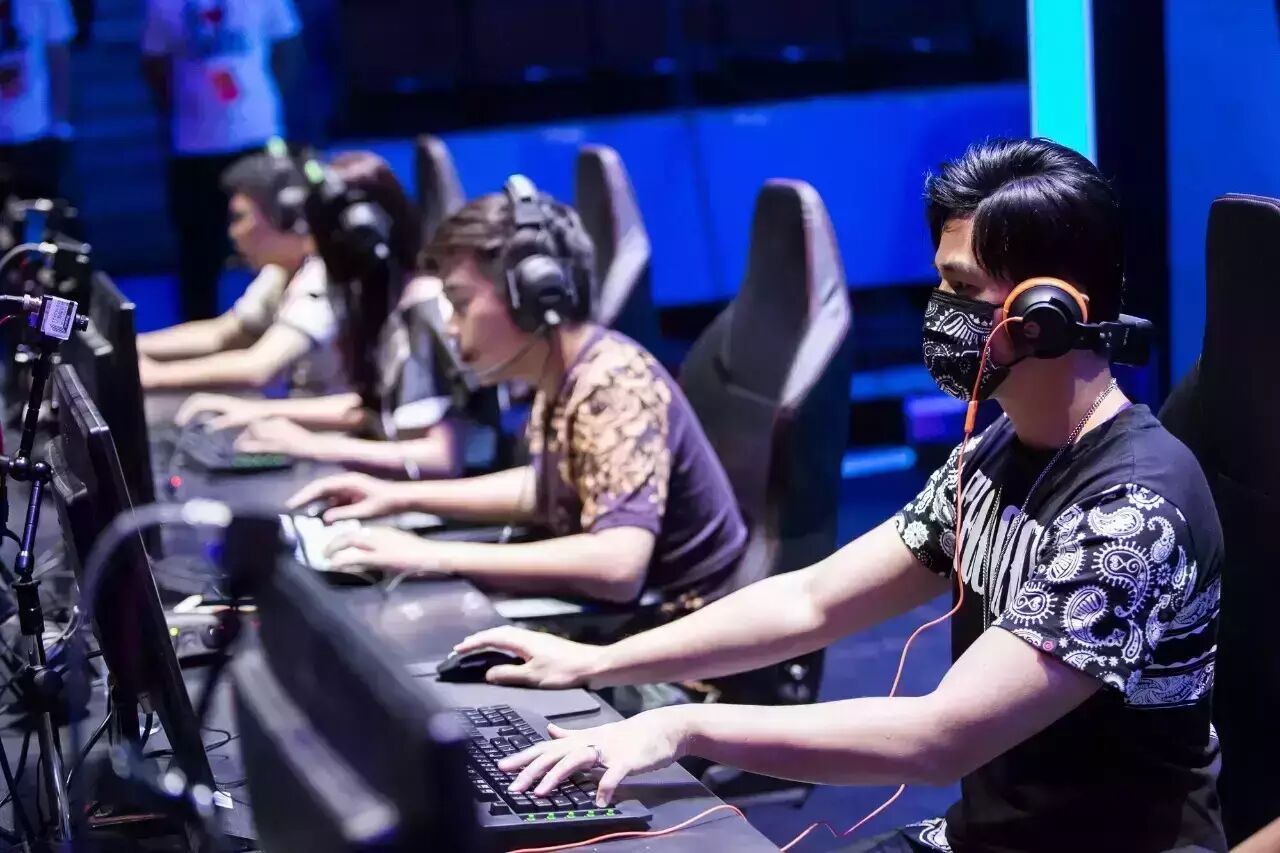 看完周杰伦VS王思聪,再来万象城围观LOL史上巅峰对决!