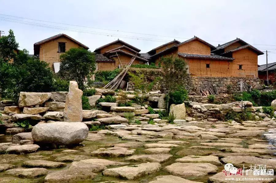 【探访】广西上林清代壮族夯土建筑古村落鼓鸣寨