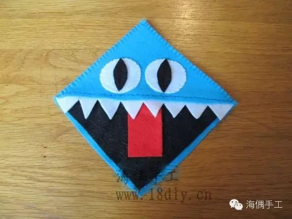 三角形折纸书签包书皮的图解教程