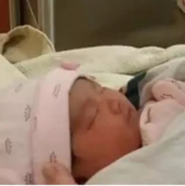 【许慧欣】结婚纪念日产女 宝宝大眼可爱!