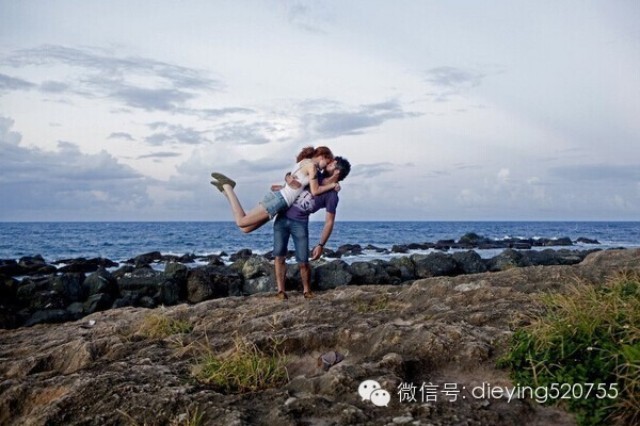 摄影师夫妻用亲吻记录每次环球旅行