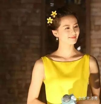 这条小黄裙,今年火了,刘诗诗结婚都穿了两次