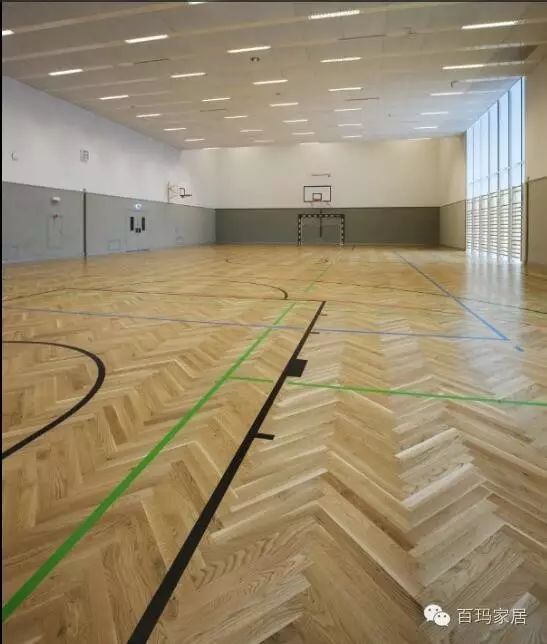 篮球馆枫木地板_枫木运动木地板造价_运动枫木地板