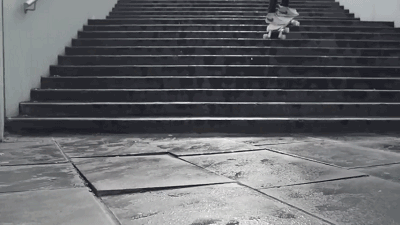 略带弧面的板身,控制起来更加容易 且结实灵活的v-frame支架,最高可以