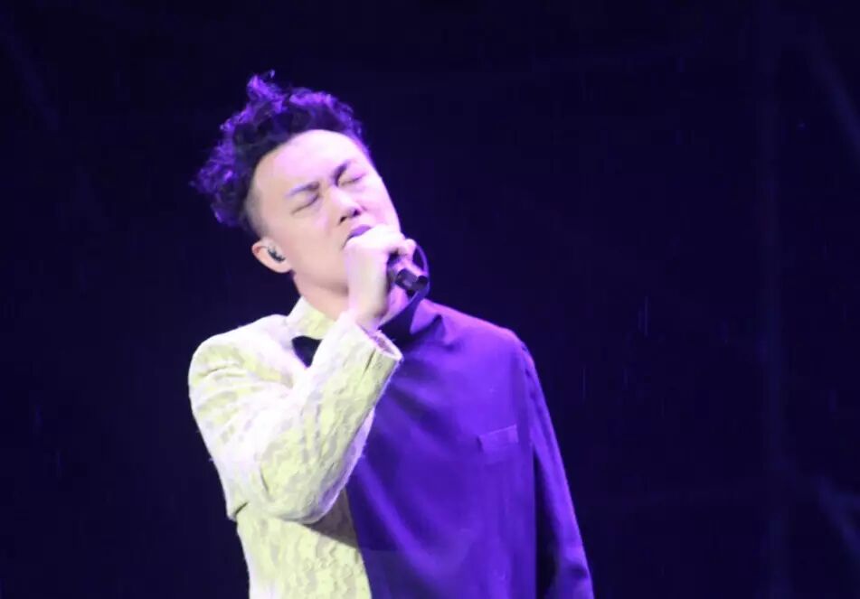 陈奕迅翻唱《等》,听到第一句就被彻底征服了!
