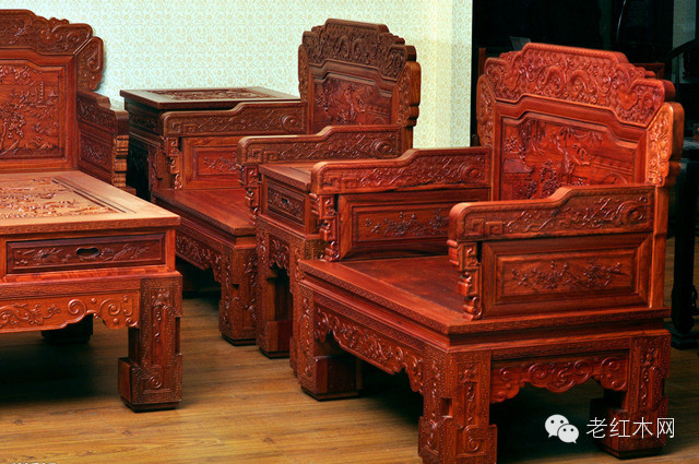 为什么我买的红木沙发18万，你的才8万？