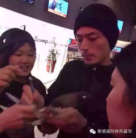 是霍躲不过,霍建华现身悉尼电影院!粉丝High了!