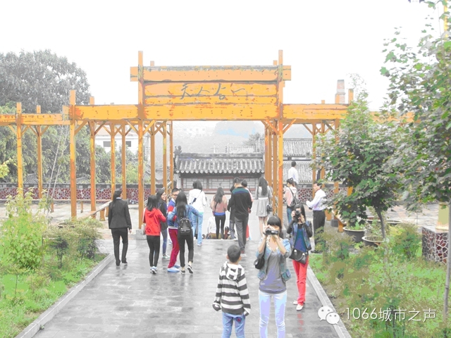 上午十点半，河南电台1066城市之声带领听众到达禹州大宋官窑。