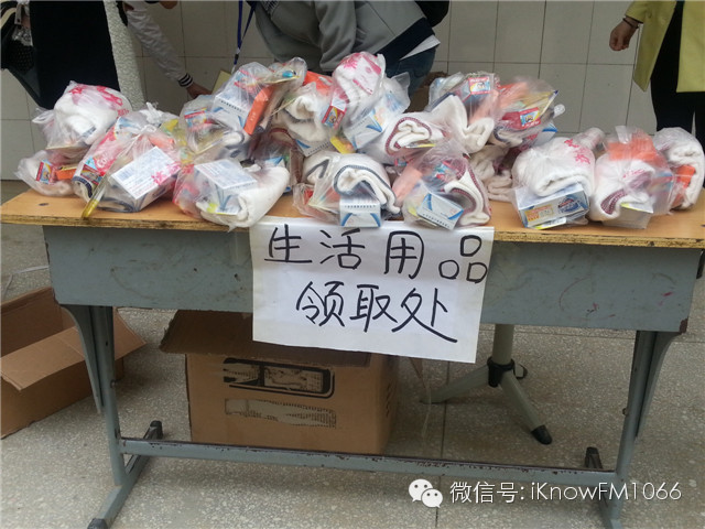 孩子的溫暖包內(nèi)容豐富，有生活用品、學(xué)習(xí)用品、玩具