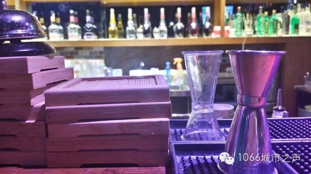 面對(duì)德法大戰(zhàn)，比我還激動(dòng)的家伙們！喝酒看球，咋就真帶勁了！