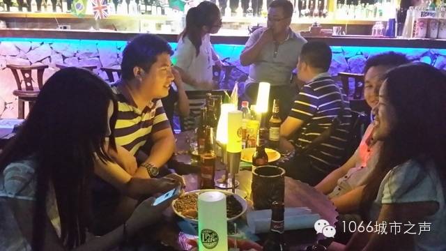 面對(duì)德法大戰(zhàn)，比我還激動(dòng)的家伙們！喝酒看球，咋就真帶勁了！