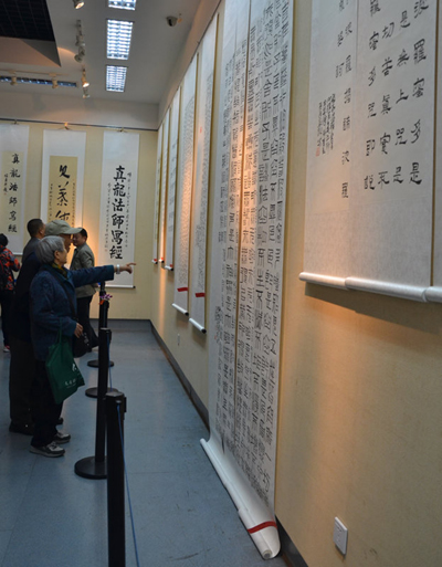山东省首次僧人书法展：真龙法师写经展在济南市博物馆举办