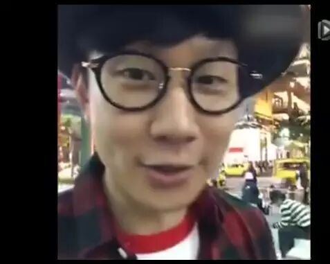 林俊杰“空降”街头唱《江南》合唱