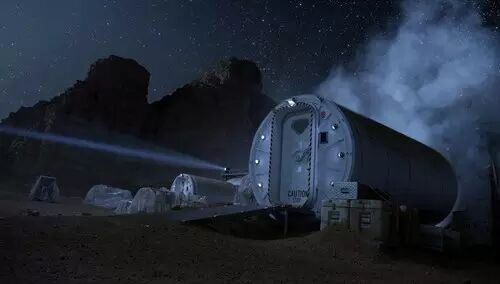 哔哔，有个大叔在我们火星上种土豆呐，貌似是你们地球人