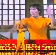 神模仿李小龙?全场都惊呆了