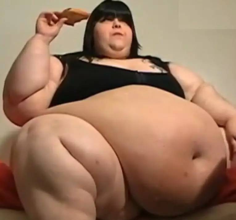 ✪世界第一大胖妞，这么胖你还吃，管着点嘴吧！！