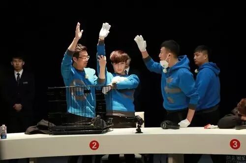孙红雷黑脸吓僵张艺兴 绵羊精撒娇求原谅
