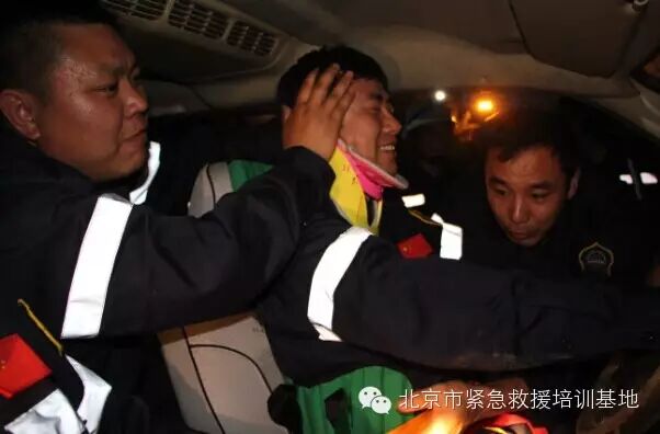 急救颈托怎么测量【突发意外，每人都应学会的急救技能之颈椎、脊柱受伤处理】_https://www.jmylbn.com_新闻资讯_第3张