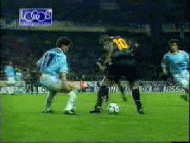 护球能力牛到一个境界,这叫罗纳尔多式护球. 无法无天的奔袭技能