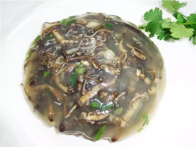 【土丁冻】看似清水凝结成冻、味道寡淡的样子，然而吃起来让人垂涎三尺！via今日福安