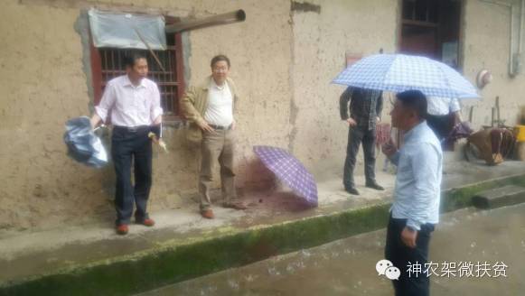 省扶贫办副主任张杰率检查组检查指导神农架林区精准扶贫...