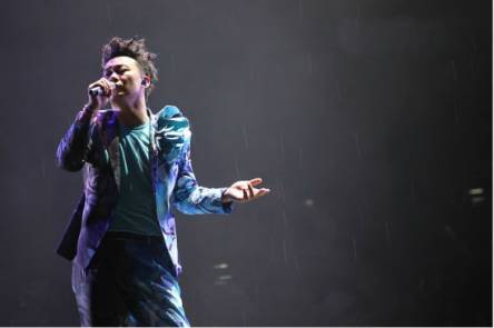 把声劲似陈奕迅!《女儿》哩首歌秒爆广东朋友圈听哭几万...