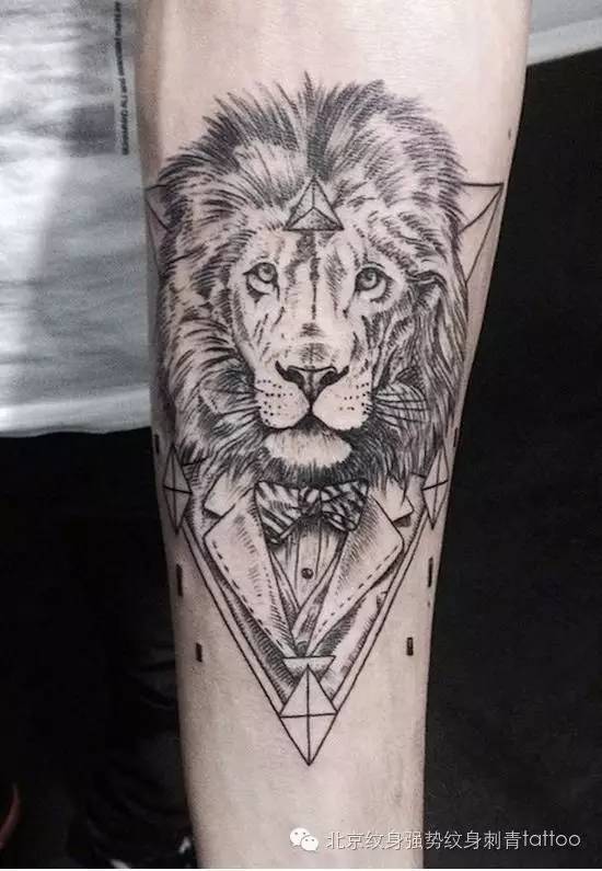 万兽之王狮子的纹身寓意