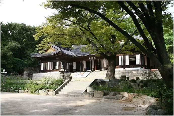 经久岁月的城北洞古宅,主要景点有"吉祥寺",吉祥寺原来是韩国有名的